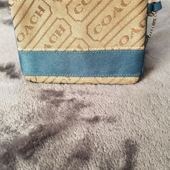 Authentic gently used Coach wristlet - Picture 4 of 8
